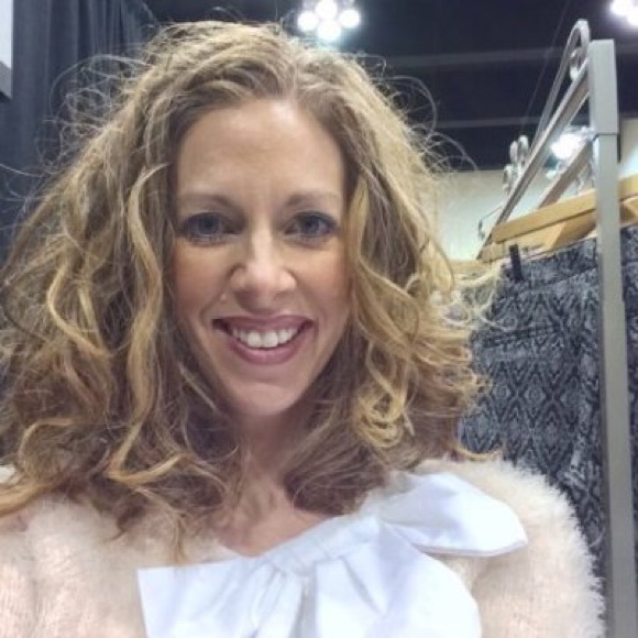 ALLYSON’S CLOSET - Picture 1 of 1